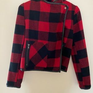Nice red and black jacket for spring !